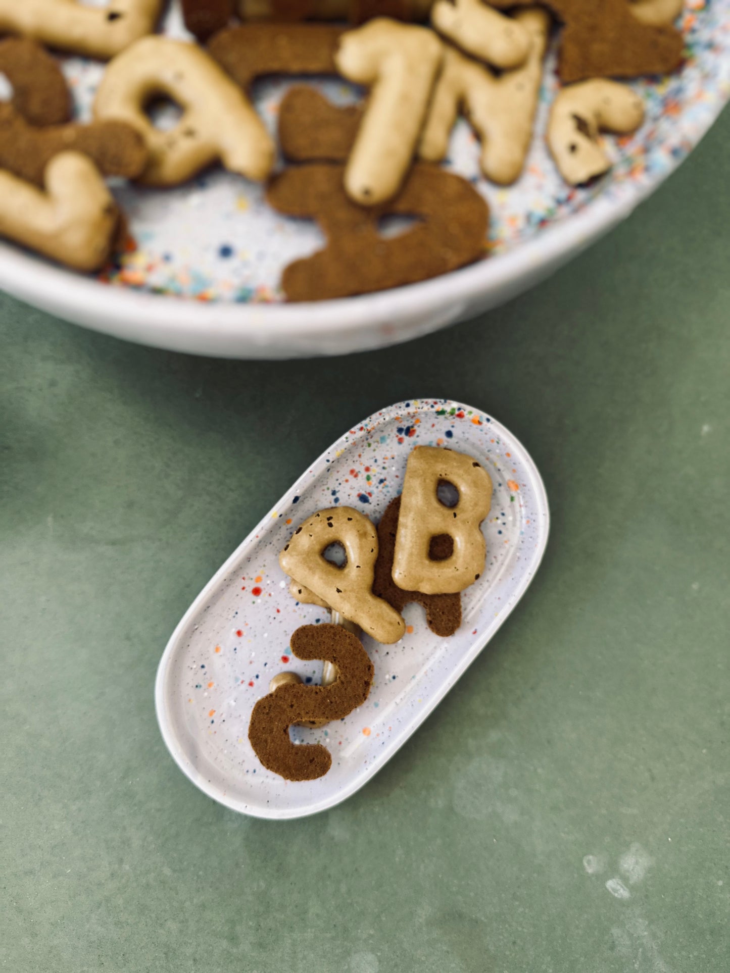 Snack- und Kuchenteller lila